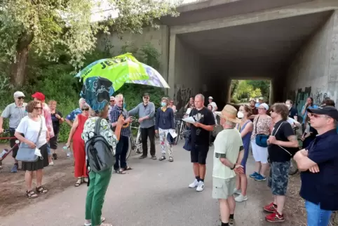 Rund 50 Bürger nahmen bei großer Hitze an dem Rundgang am Donnerstag teil.