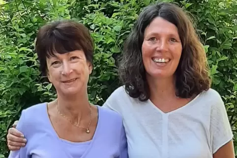 Petra Kisser (links) und Dorothee Bauhaus leiten den Kurs. 