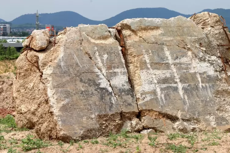 Das war einmal ein Westwall-Bunker. Jetzt ist es ein Denkmal. 