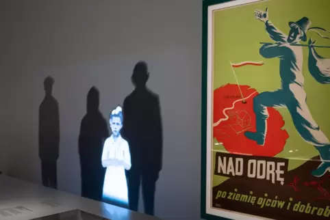 Die deutschen Ostgebiete sind verloren: „An die Oder in das Land der Väter und des Wohlstands“ steht auf Polnisch auf dem Plakat