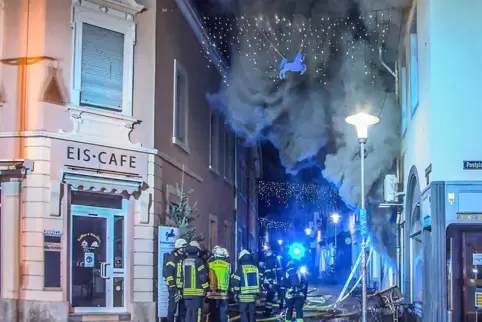 Hielt die Speyerer Feuerwehr im Dezember 2020 in Atem: der Brand in der Roßmarktstraße. 