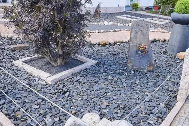 Gärtner empfehlen aus ökologischen Gründen bunte Staudenbeete anstelle einer Steinwüste. Gärtner empfehlen aus ökologischen Gründen bunte Staudenbeete anstelle einer Steinwüste.