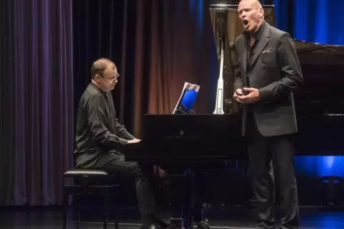 Der Bariton Bo Skovhus und Stefan Vladar am Klavier machen aus Schuberts Zyklus eine berührende Geschichte mit tieftraurigem End