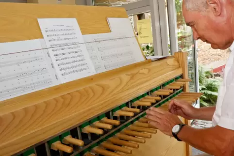 Marc Van Bets kann am Carillon bis zu sechs Stimmen gleichzeitig spielen und so für ein außergewöhnliches Klangereignis sorgen.