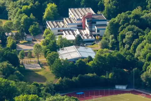 Das Schulzentrum in Kübelberg mit der einzigen Gesamtschule im Landkreis.