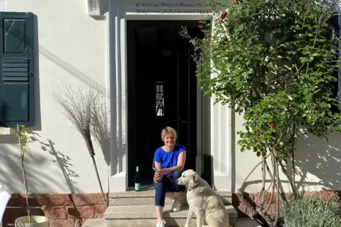 Esther Grün mit Hund Sunny.