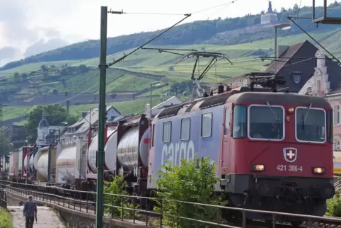 Von einer Senkung der Trassenpreise profitieren auch Wettbewerber der DB, die deren Netz befahren – wie beispielsweise SBB Cargo