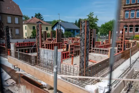 Stillstand auf der Baustelle am Mensagebäude, weil die nötigen Statik-Unterlagen nicht geliefert wurden. 