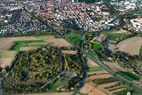 Vorbei am Polygon-Gelände: Schulweg aus Berghausen nach Speyer.