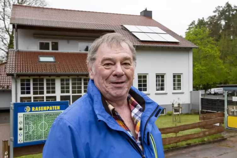 Wer beim TuS Erfenbach duschen geht, dessen Warmwasser wird durch eine Solaranlage auf dem Dach des Sportheims erhitzt, berichte