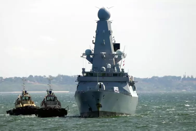 Das britische Schiff HMS Defender. 