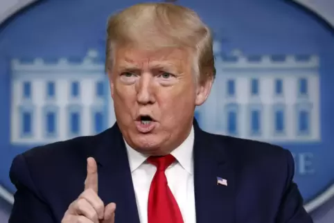 Donald Trump bei einer seiner Pressekonferenzen zu Corona im Weißen Haus.