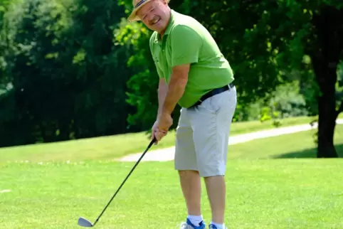 Erst das zweite in seinem Leben: EGW-Head-Greenkeeper Wolfgang Gros spielte Ende Mai ein Hole-in-one vom Abschlag direkt ins Loc Erst das zweite in seinem Leben: EGW-Head-Greenkeeper Wolfgang Gros spielte Ende Mai ein Hole-in-one vom Abschlag direkt ins Loc
