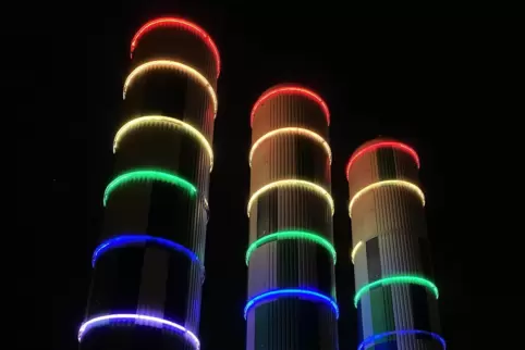Die Wärmespeicher der SWK durften am Mittwoch in allen Farben des Regenbogens leuchten. 