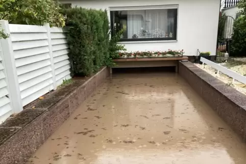 Neben Kellern liefen in Ellerstadt auch Garagen voll so wie hier. 