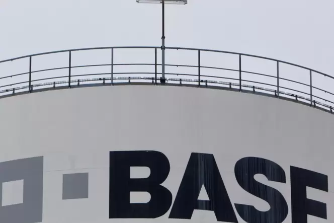 Die BASF macht Tempo bei ihrem Umbau der Produktion hin zu klimaschonenden Verfahren.