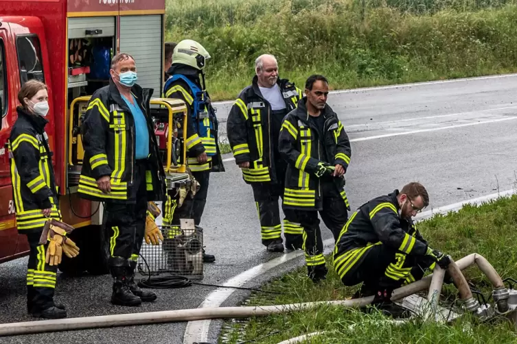 Auf der B 47 bei G&ouml;llheim musste Wasser abgepumpt werden. 
