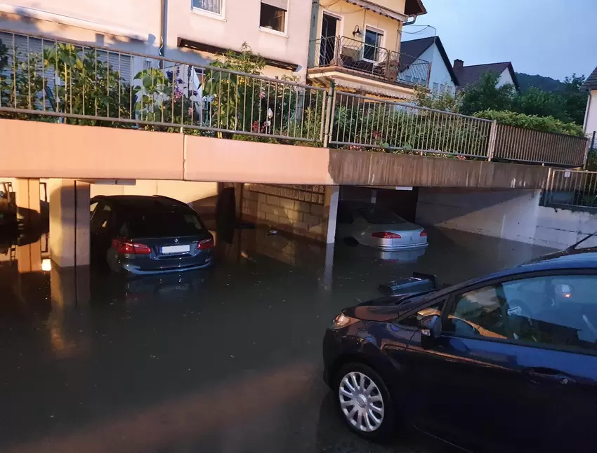 Auch in Hardenburg sorgte das Unwetter für Überschwemmungen wie bei diesen überdachten Stellplätzen.