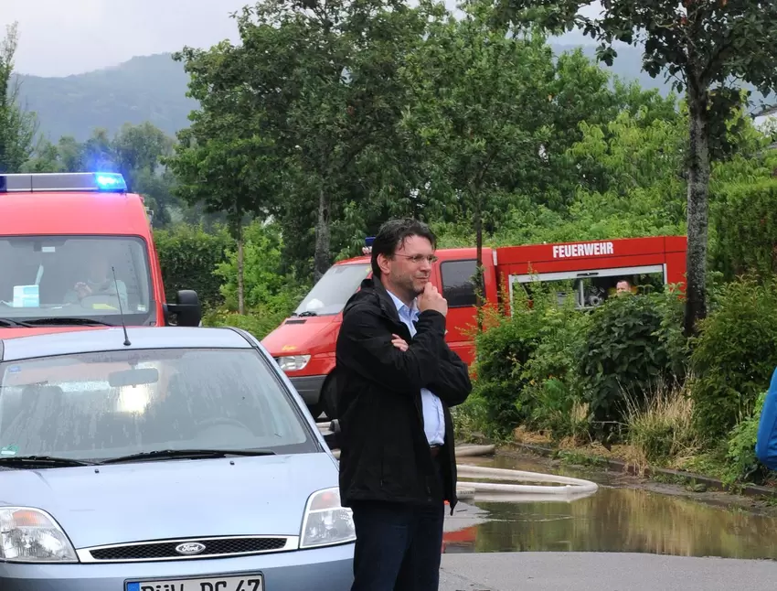 Bürgermeister Christoph Glogger in der Altenbacher Straße.