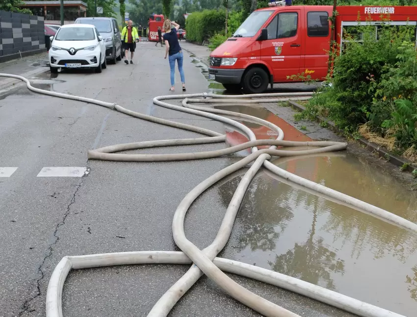 In Ungstein mussten unzählige Keller ausgepumpt werden.