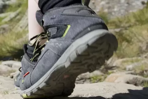 Mitzubringen ist festes Schuhwerk.