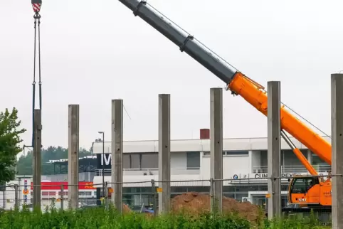 Hochbau hat begonnen: Arbeiten auf dem alten Bauhaus-Gelände an der Schifferstadter Straße.