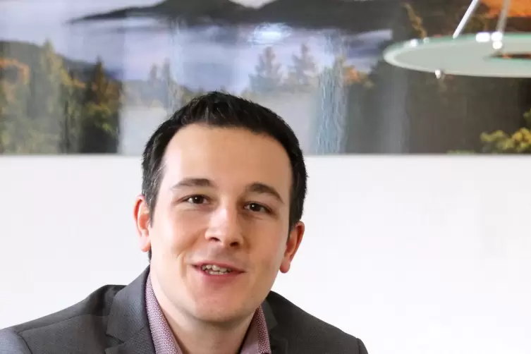 Burkhart fast 13 Jahre sp&auml;ter als B&uuml;rgermeister der Verbandsgemeinde Annweiler. 