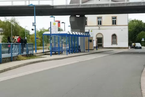 Am Bahnhof in Winnweiler ist Treffpunkt zur „Sibbe-Hebbel-Dour“.