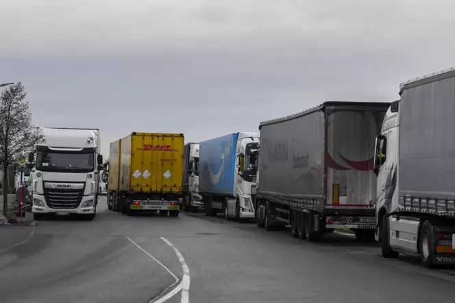 Zu eng, zu wenig Platz: Parken ist für Lastwagenfahrer im Industriegebiet schwierig.