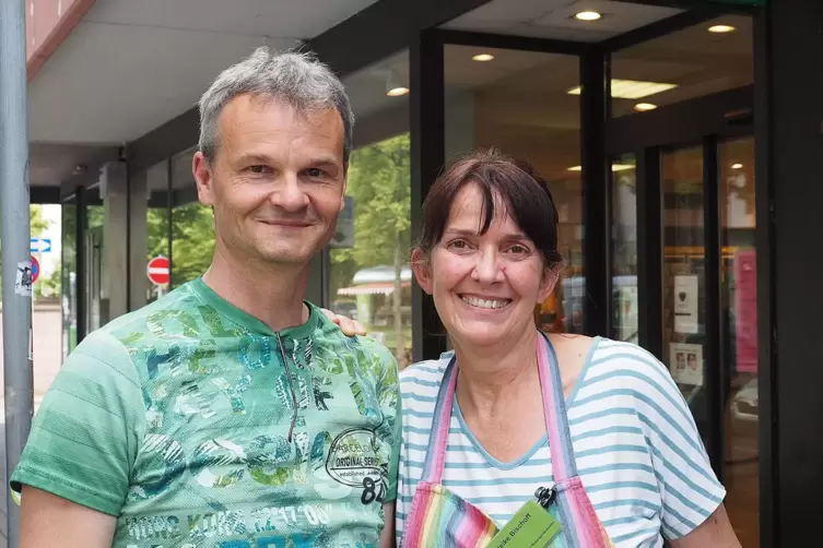 Sagen Hallo: Andreas und Heike Bischoff (Bild) aus Dellfeld &uuml;bernehmen ab 1. Juli zusammen mit Tochter Ve das Gesch&auml;ft.