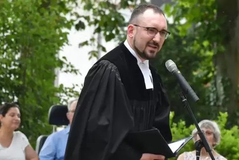 Pfarrer Simon Krug betonte in seiner Predigt den Wert von Vergebung und Nächstenliebe. 