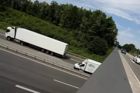 Autos bleiben stehen, Herzschrittmachen könnten aussetzen: Verschiedene Behörden versuchen nun herauszufinden, was die Ursache f
