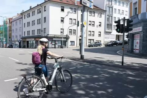 Radfahren in Pirmasens: die Walhalla-Kreuzung ist als Fußgänger sicherer.