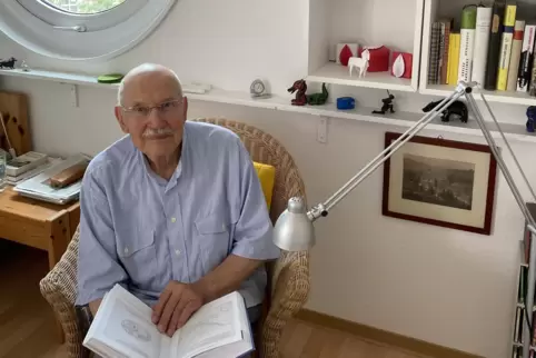 Pensionär, Utopist, Falter, Germersheimer ehrenhalber: Volker Sayn. Pensionär, Utopist, Falter, Germersheimer ehrenhalber: Volker Sayn.