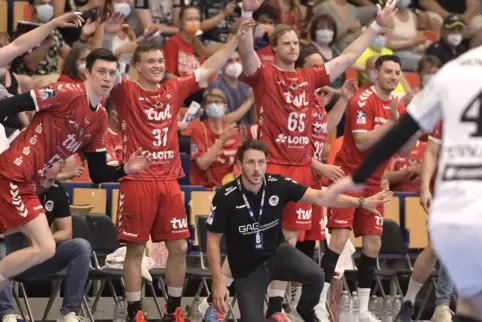 So kennt man ihn, bis in die Haarspitzen motiviert am Spielfeldrand: Ben Matschke beim Spiel gegen Kiel.
