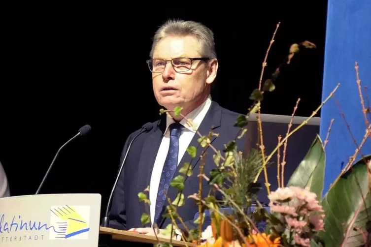 Hans-Dieter Schneider.