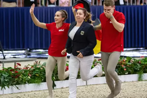 Ehrenrunde: 2019 feierten Chiara Congia, Longenführerin Alexandra Knauf und Justin van Gerven den Europameistertitel im Doppel. 