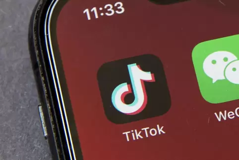 Das App-Icon von Tiktok auf einem Handy. 