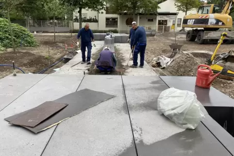 Lange Rinne: Brunnen am Platz der Stadt Ravenna entsteht.