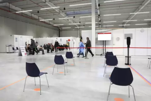 Im Impfzentrum bleiben gerade viele Plätze frei. 