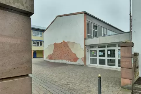 Die Schulsporthalle in Kirrweiler ist in sehr schlechtem Zustand.