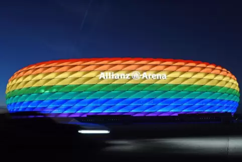 Die Allianz-Arena durfte während eines EM-Spiels nicht in Regebogenfarben erstrahlen. Jetzt geht die Uefa noch einen Schritt wie