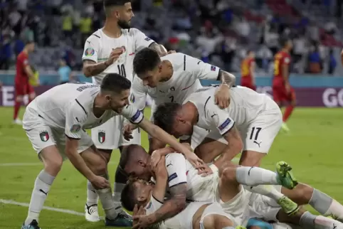 Italien feiert den Führungstreffer. 