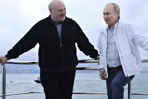 „Männerfreundschaft“: Die Präsidenten Lukaschenko und Putin (rechts) im Mai am Schwarzen Meer. 