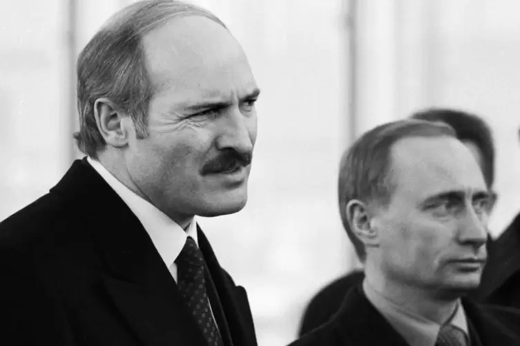 Langj&auml;hrige politische Weggef&auml;hrten: Der belorussische Pr&auml;sident Lukaschenko (links) und der damalige russische Ministerpr&auml;siden