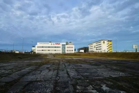 Der ehemals militärische Airport gehört zu 82,5 Prozent dem angeschlagenen chinesischen Großkonzern HNA und zu 17,5 Prozent dem 