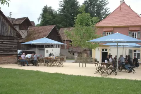  Das Café und der Biergarten Hedwigshaus wurden am Wochenende eröffnet.
