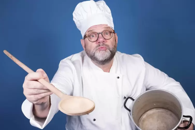 Dietmar Koch spielt in „Wer kocht, schießt nicht“ einen Koch in der Krise ...