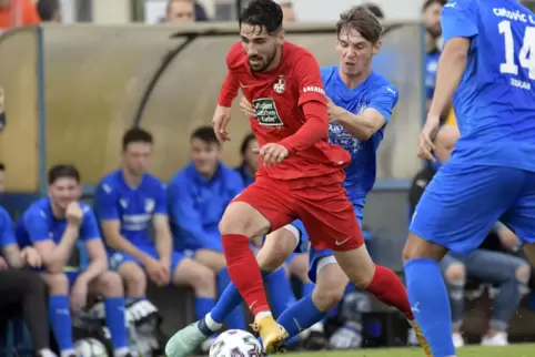Muss das Trainingslager der Roten Teufel vorzeitig verlassen: Anil Gözütok, hier im Testspiel gegen TB Jahn Zeiskam. 