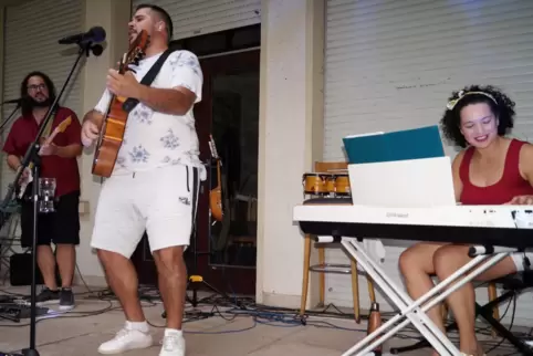 Sänger Ale Martin (Mitte) bei seinem Konzert im August 2020. 